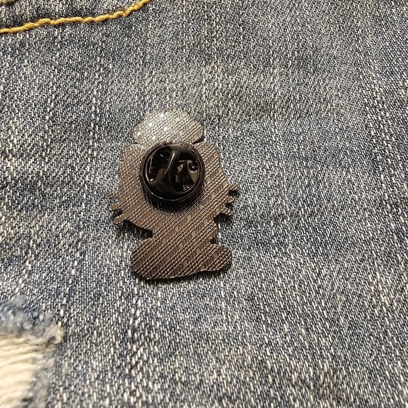 Hello Kitty Chef Enamel Pin - Picture 2 of 2